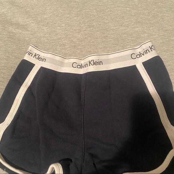 Calvin Klein comfy shorts - Picture 2 of 4